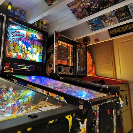 L'escaled - Flat + Arcade Lejlighed *