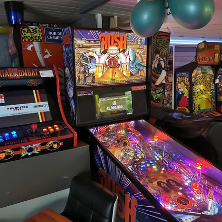 L'escaled - Flat + Arcade Lejlighed *